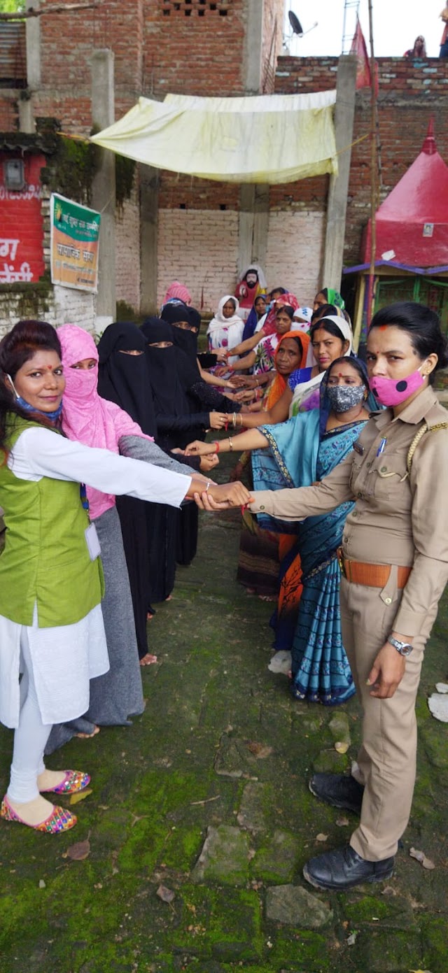 वाराणसी: मुस्लिम और हिंदू महिलाओं ने बांधी एक दूसरे को राखी और लिया संकल्प