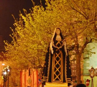 Madonna dell'Addolorata durante la processione del venerdì Santo.