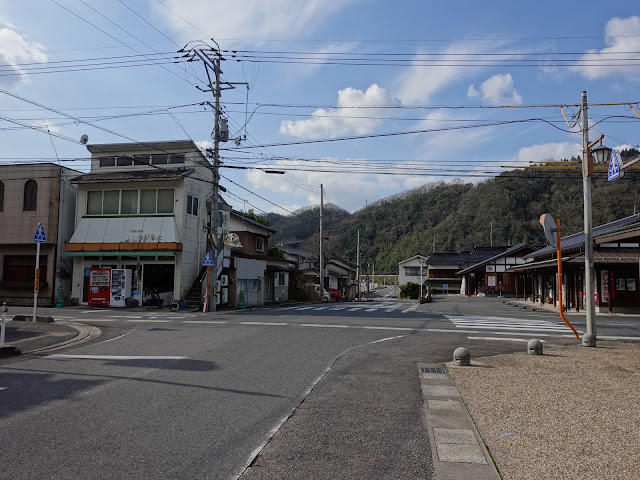 鳥取県西伯郡伯耆町　溝口駅前