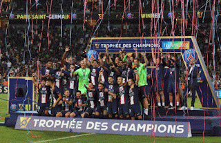 Les joueurs du PSG célébrant leur victoire lors du Trophée des champions