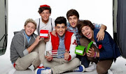 . de distribuição de uma nova coleção de presentes do One Direction . (one direction one direction )