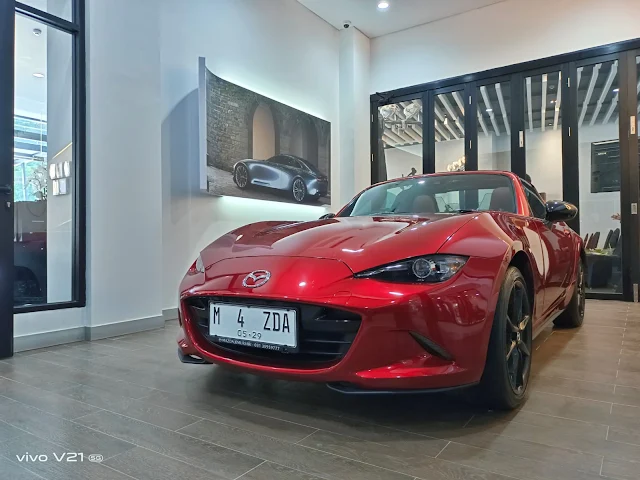 display mazda miata