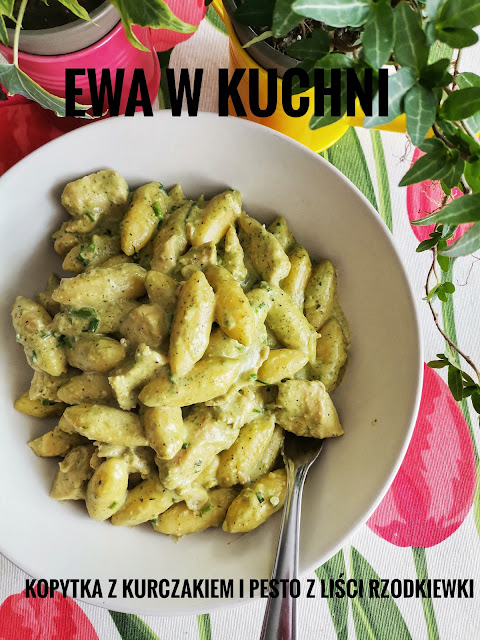 Kopytka z kurczakiem i pesto z liści rzodkiewki