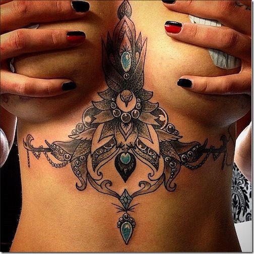 belle_orn_sternum_tatouage
