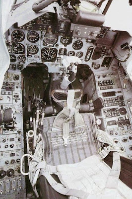 gambar cockpit pesawat tempur