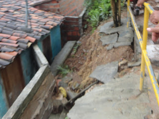 Dário Meira: chuva causa deslizamentos e moradores abandonam suas casas