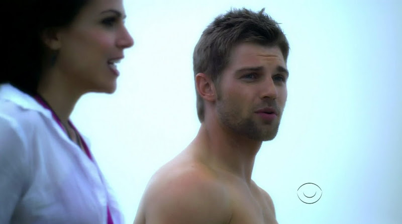 Mike Vogel Shirtless on Miami Medical s1e04
