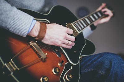 Steps to Learn to Play the Guitar | Felize Blog