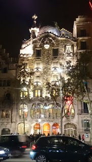 Passeig de Gràcia o Paseo de Gracia.