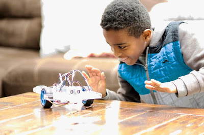 Cubit Racer Plus Toy, Lets Your Kids to Learn, Build and Program Their Own Smart Car