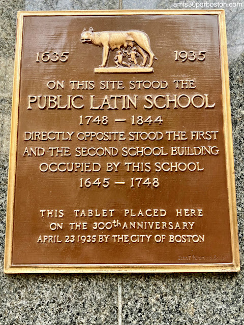 Placa del Boston Latin School