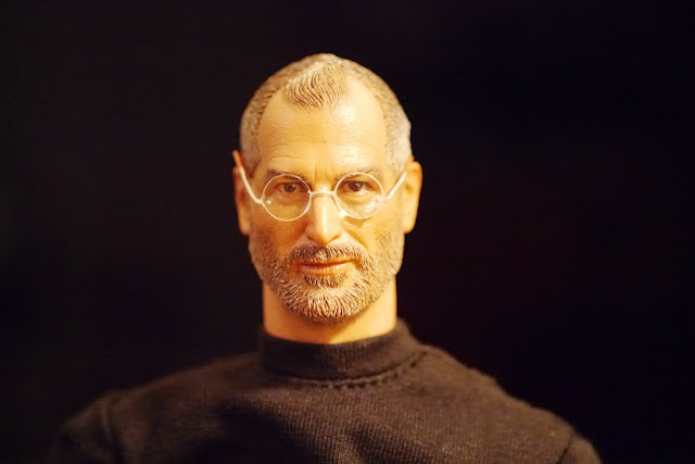 Steve Jobs figure - Legend Toys - tobu iphone