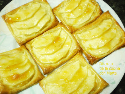 Hojaldres de crema y manzana