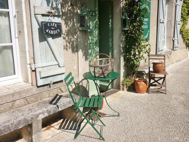 La maison sur la place, chambre d'hôtes, café, brocante à Marennes d'Oléron France