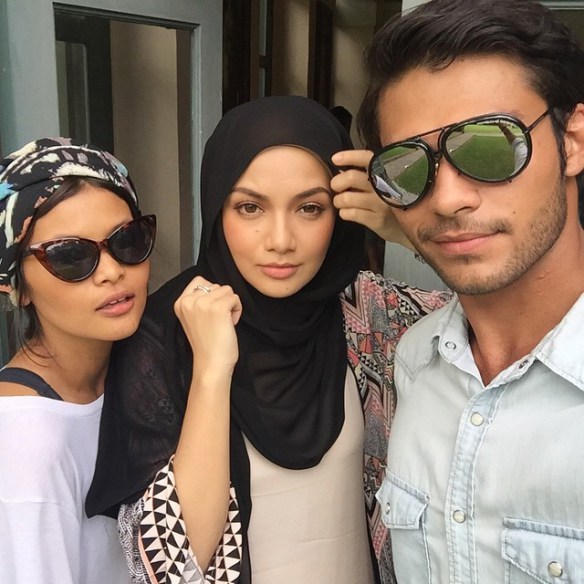 Foto Jejaka Kacak Bersama Neelofa Cetus Tanda Tanya ~ Blog 