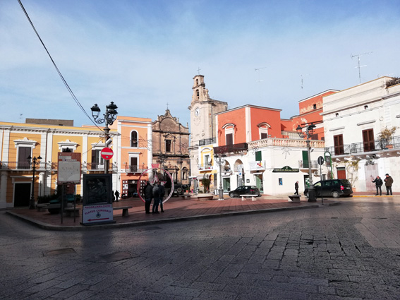 Piazza Garibaldi nel centro storico di Massafra