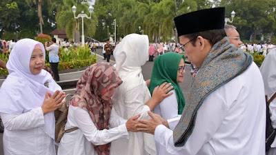 <b>TGB: Halal Bihalal Paska Idul Fitri, Tradisi Saling Mema'afkan</b>