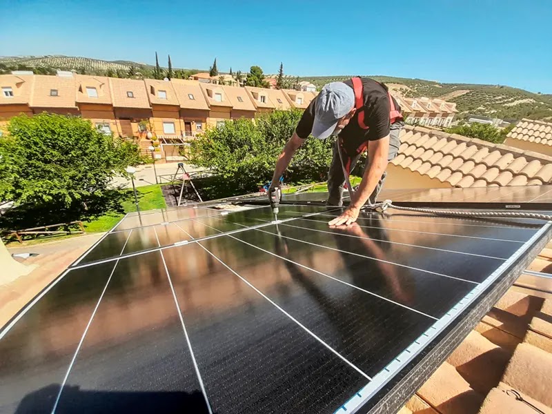 Paneles-Solares-funcionamiento-energia-solar-casa-hogar-vivienda-edificios-edificacion