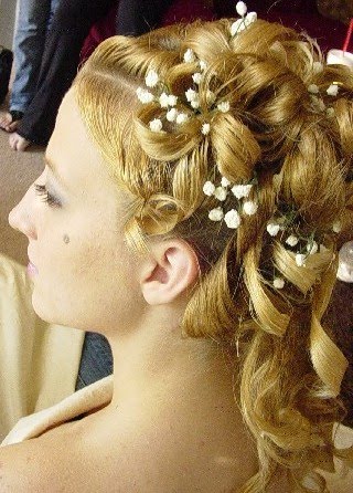 Bridal Hair With Tiara And Veil. Hairstyle trend 3: Hair bands