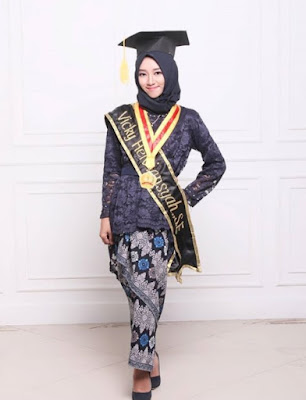 model kebaya wisuda berjilbab terbaru