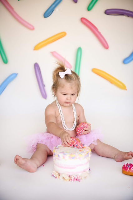 Cake smash with donuts