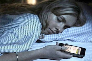 Acordar na madrugada para comer pode indicar distúrbio de sono, revela pesquisadora