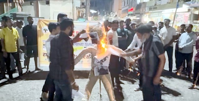   पाकिस्‍तान विरोधात नारेबाजी: दहशतवाद्यांचे जाळले पुतळे