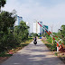 TP.HCM người dân dựng thanh chắn barrier trên cầu