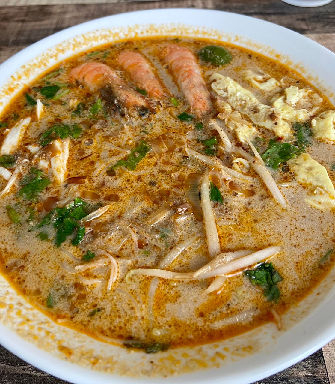 Makan Laksa Sarawak Padu & Cucur jawa lembut lemak manis di Seni Patisserie Cafe, Setia Alam