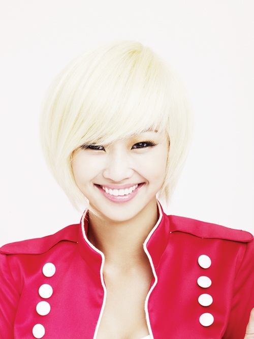 Blonde Hair Red Underneath. SISTAR Hyorin under goes a