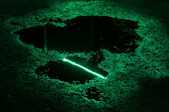 Slava Semeniuta arte fotografia poças de água refletindo luzes neon noite cidade cores