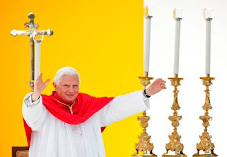 Papa al inicio de la misa en su visita pastoral a Carpineto Romano