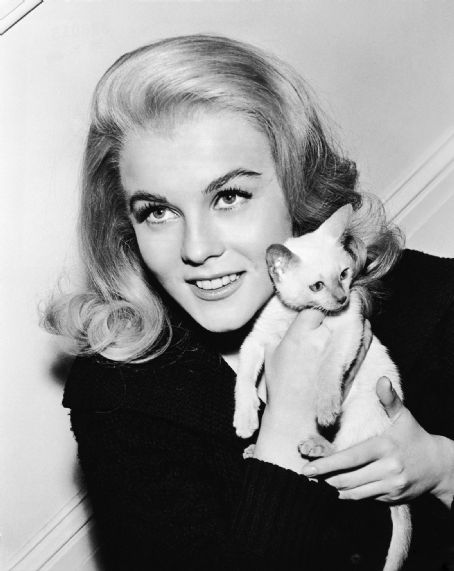 Ann Margret Posted by dellpatricks at 732 PM