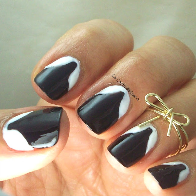 black-white-nailart-DemiLovato