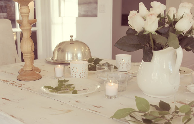 hellolovely-hello-lovely-studio-romantic-farmhouse-table-holiday-roses-white-gold