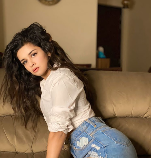 Avneet Kaur Pics | avneet kaur images | avneet kaur new photos 2020