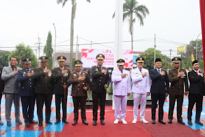 Pimpin Upacara Hari Bhayangkara Ke-79, Kapolres Majalengka Berikan Piagam Penghargaan Kepad