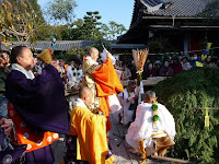 住職は採燈大護摩供を述べる