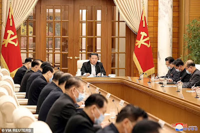 Kim, na foto, preside uma reunião do Partido dos Trabalhadores sobre a resposta ao surto de coronavírus na Coreia do Norte