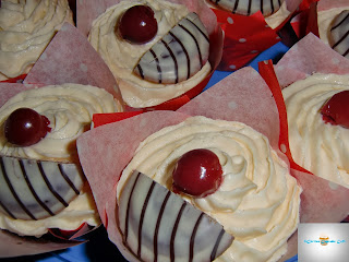 http://cecilecupcakecafe.blogspot.de/2013/11/softcake-schoko-kirsch-cupcakes.html