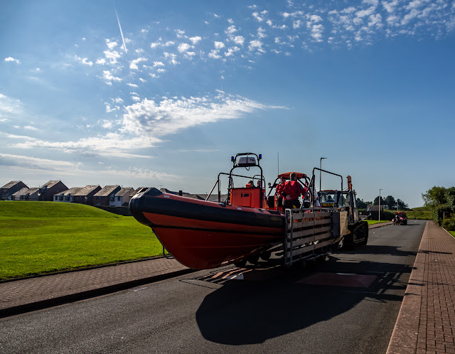 Photo of another view of the rescue boat heading for the beach