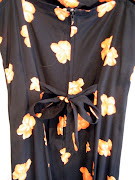 Robe longue noire, avec imprimé fleurs oranges. Marque Paul Brial, taille 38 (dscf )