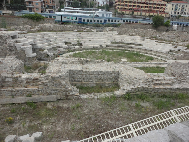 Antico teatro di Albintimilium