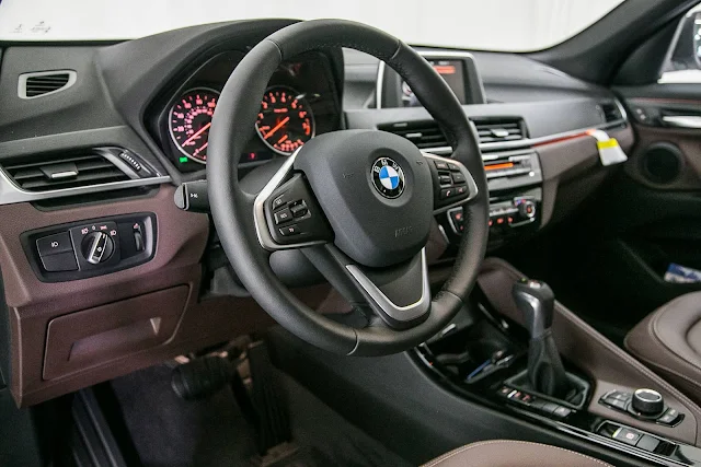 Novo BMW X1 2016 - interior - xDrive 25iSport