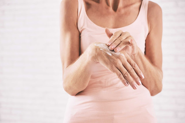  Subtle Signs Your Hands are Begging for TLC