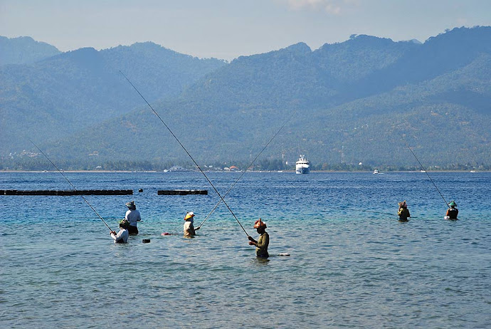 Pescadores en el mar