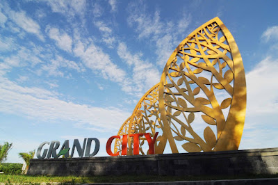 Gerbang Utam grand City Balikpapan di Kilometer 7 Jalan Soekarno Hatta
