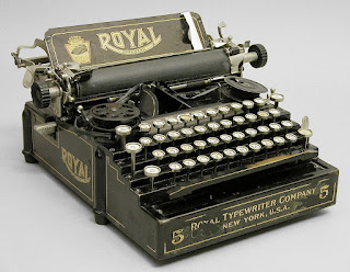https://commons.wikimedia.org/wiki/File:Typewriter_M%C3%A5nsson.jpg