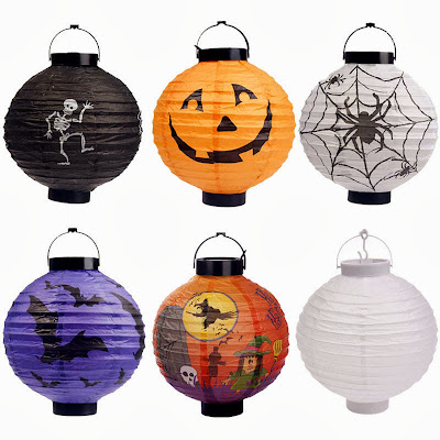  Why don't you hang some lanterns with spooky images on Halloween night? They make scare some chicken-hearted people.