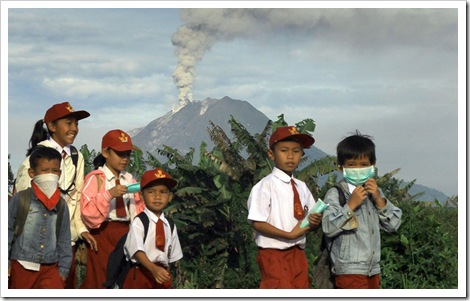 mount sinabung eruption pics
